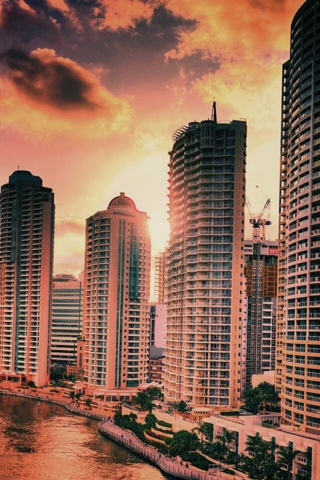 Город на берегу обои