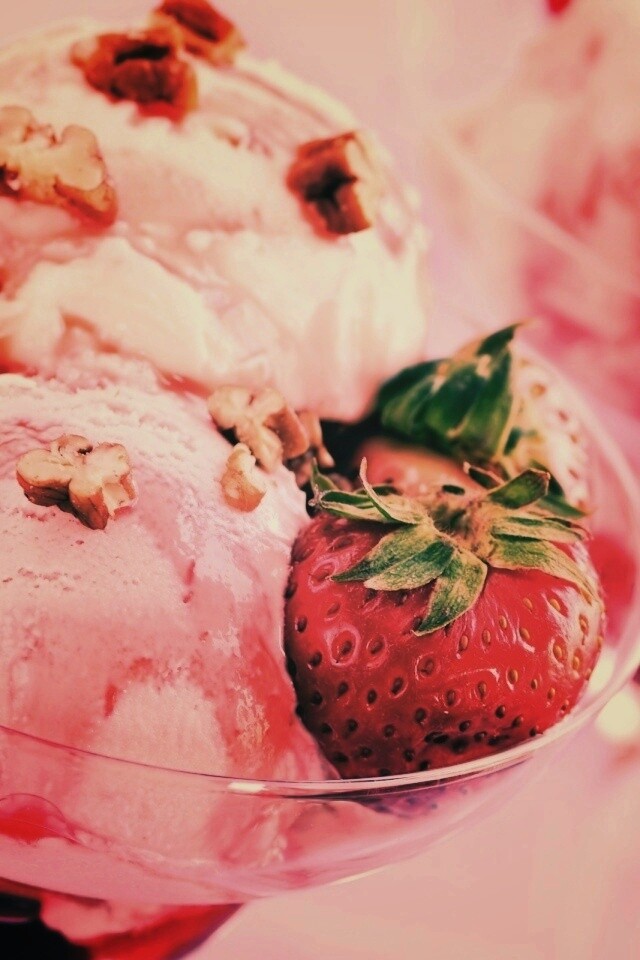 Клубничное мороженное обои