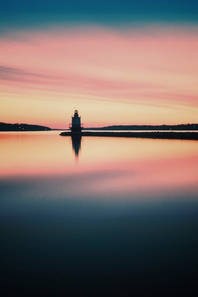 Маяк и его отражение обои