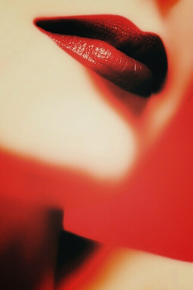 Красные губы обои