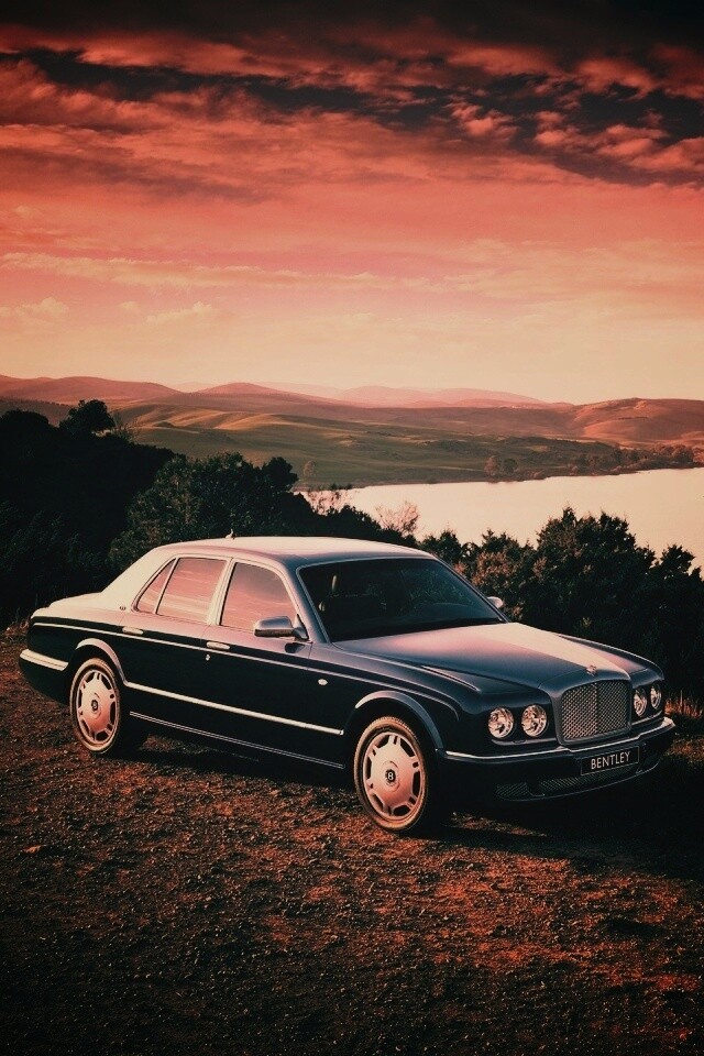 Бентли у озера обои
