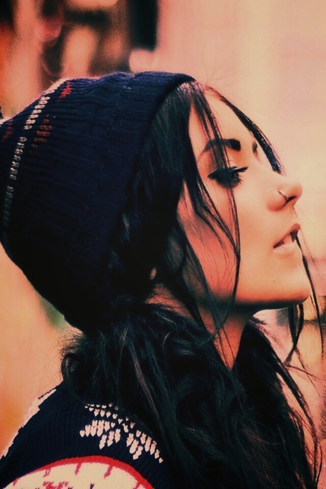 Девушка в шапке обои