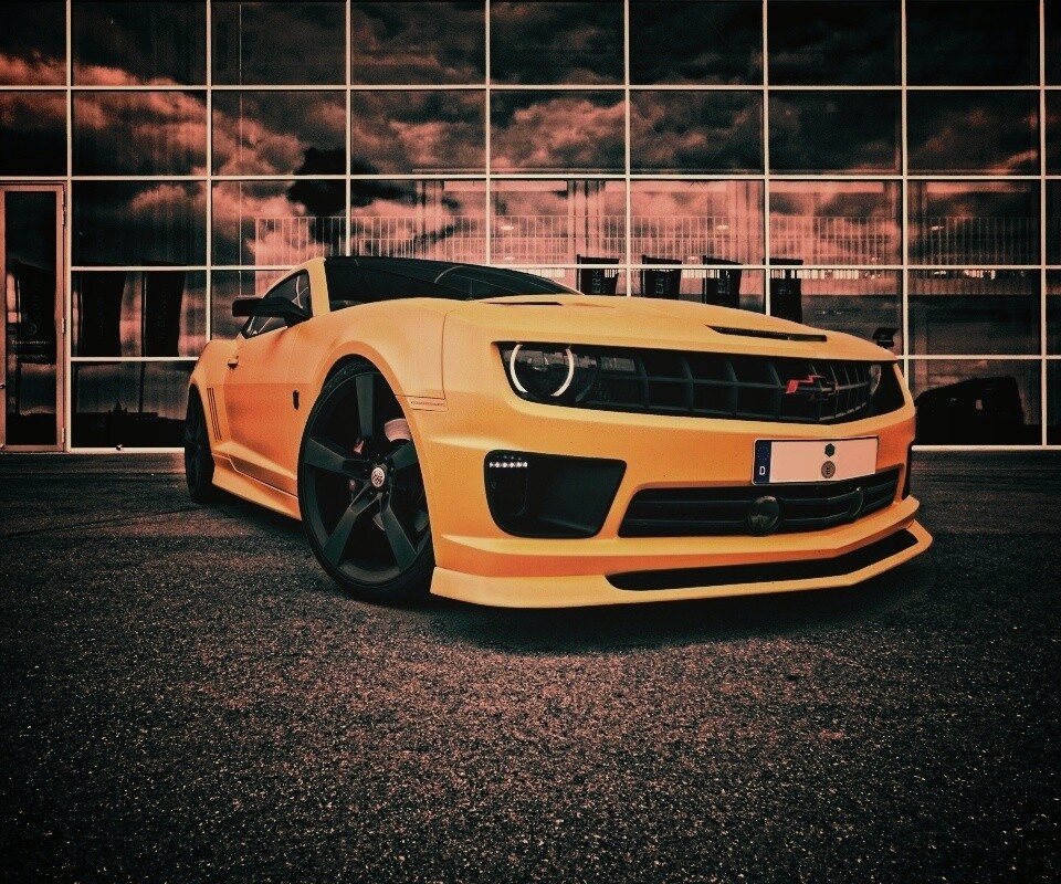 Желтый монстр обои