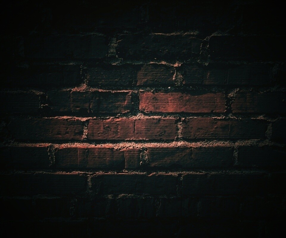 Затемненная кирпичная стена обои