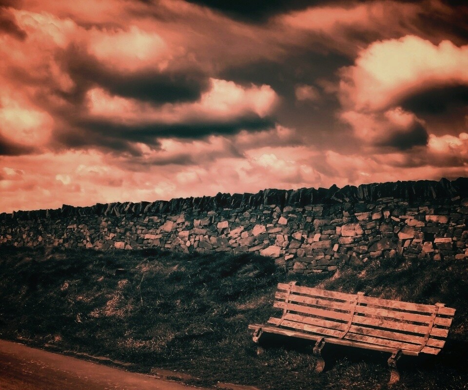 Скамейка у дороги обои