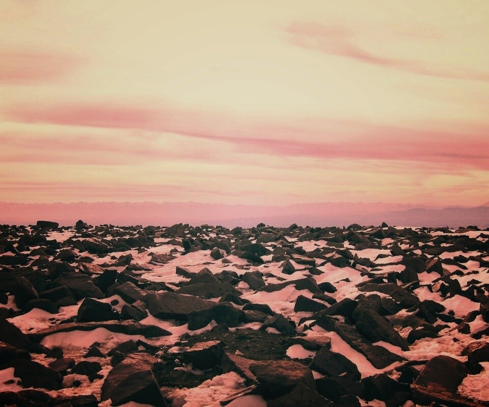 Заснеженная каменистая равнина обои