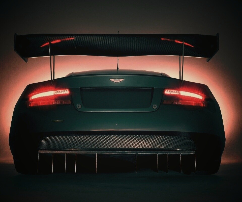 Красные задние фары спорткара обои