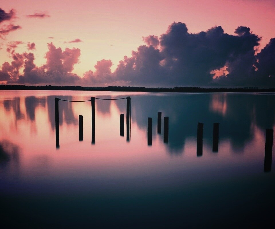 Столбики из воды обои