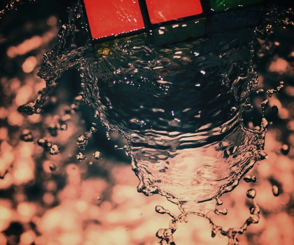 Кубик рубика в воде обои