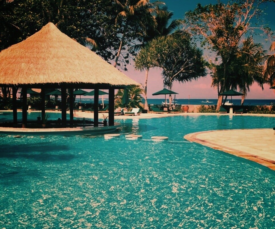 Бассейн отеля обои