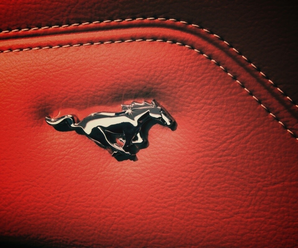 Кожаный салон Форда Мустанг обои