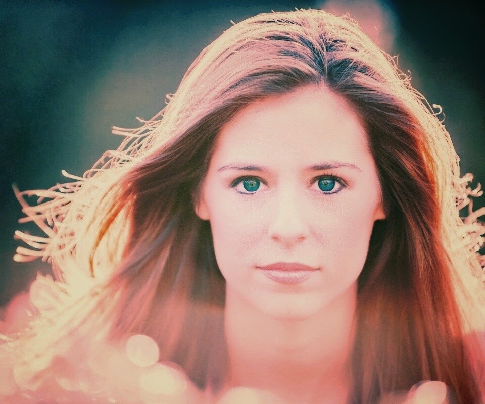 Девушка с голубыми глазами обои