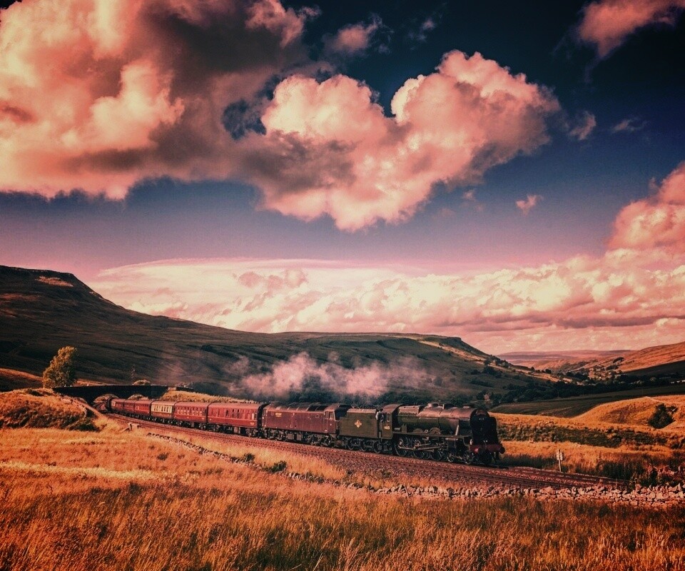 Поезд в долине обои