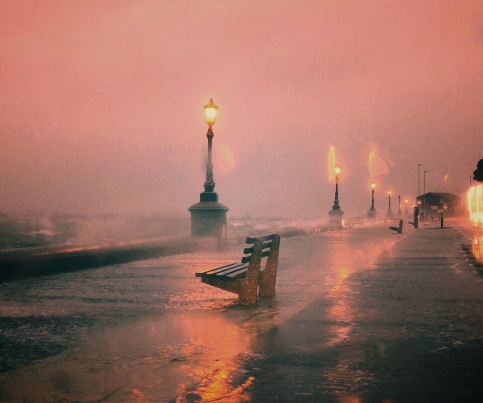 Набережная в ливень обои