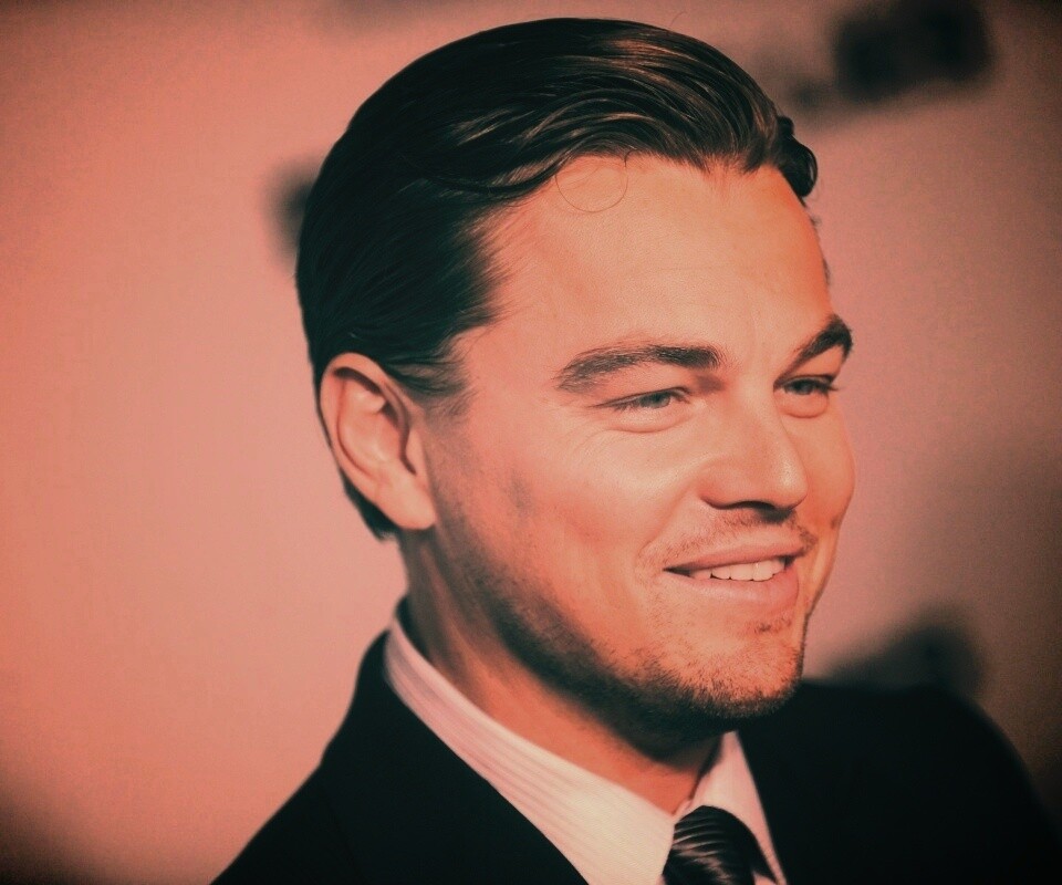 Леонардо Дикаприо в костюме обои