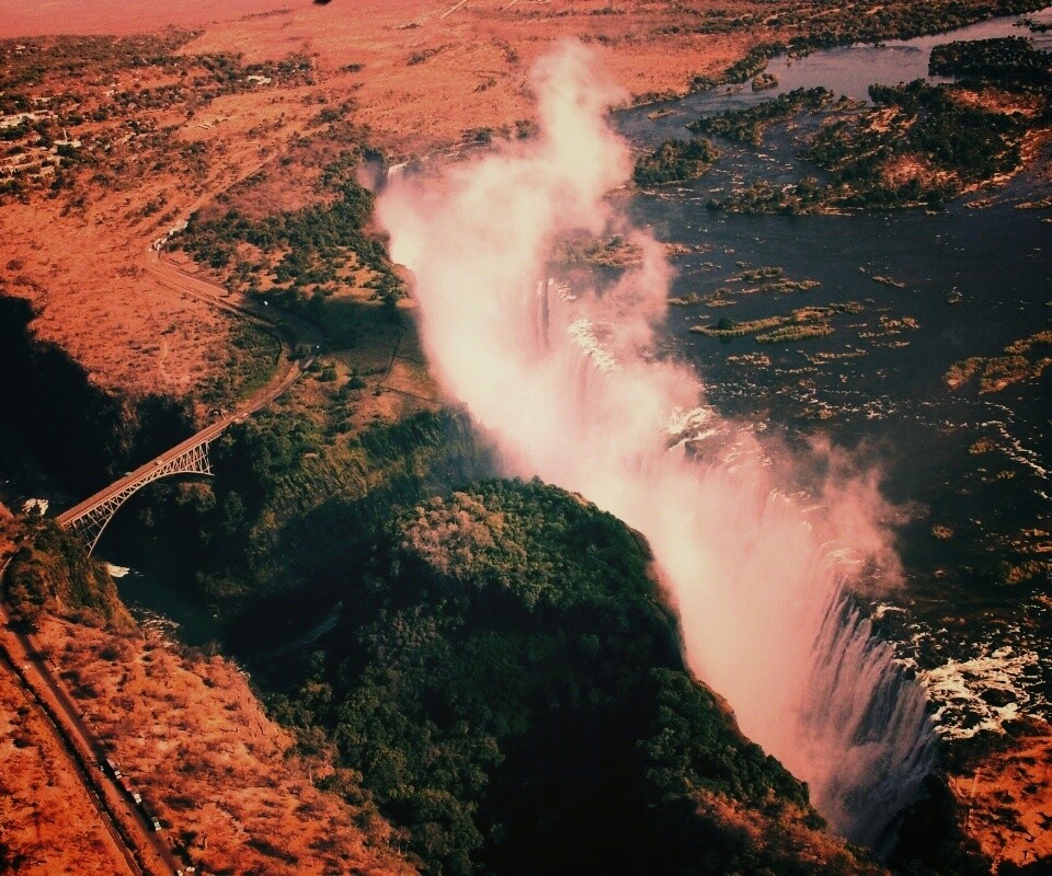 Живописный водопад обои
