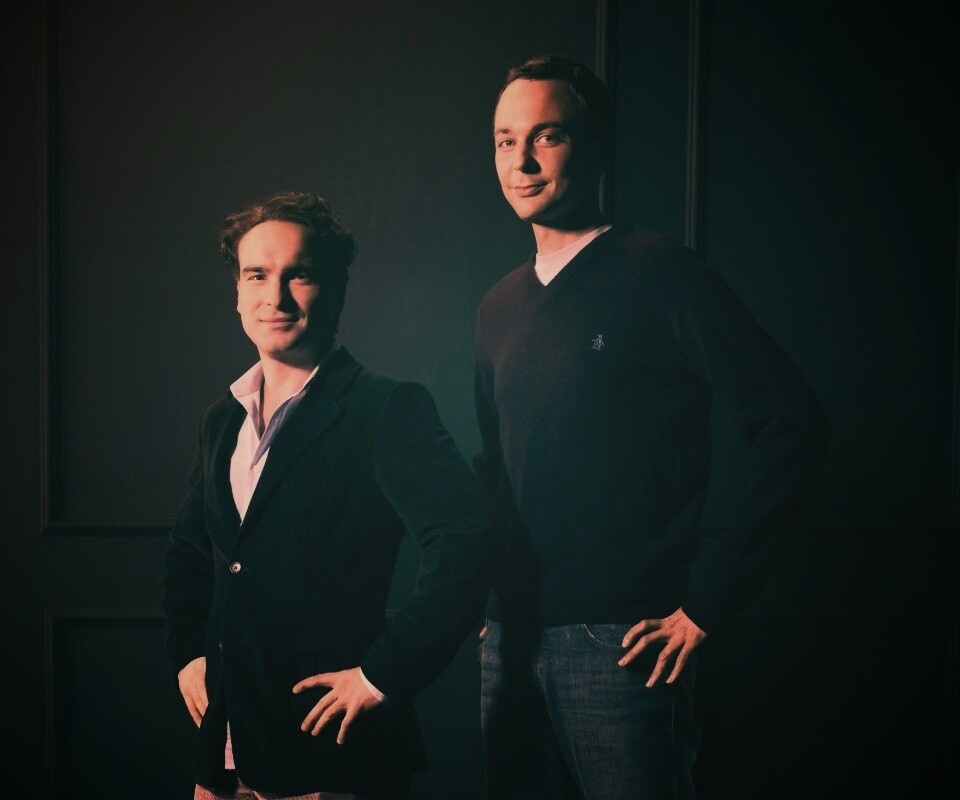 Джонни Галаки и Джим Парсонс обои