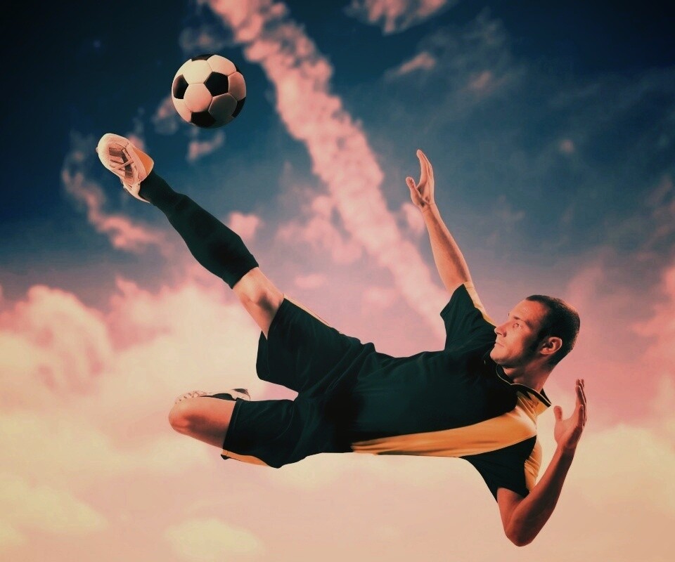 Удар по мячу обои