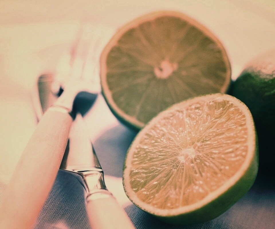 Нож, вилка и лайм обои