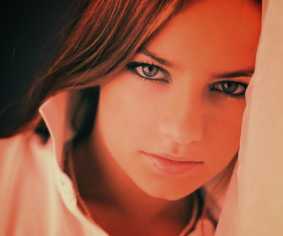 Красивая молодая девушка обои