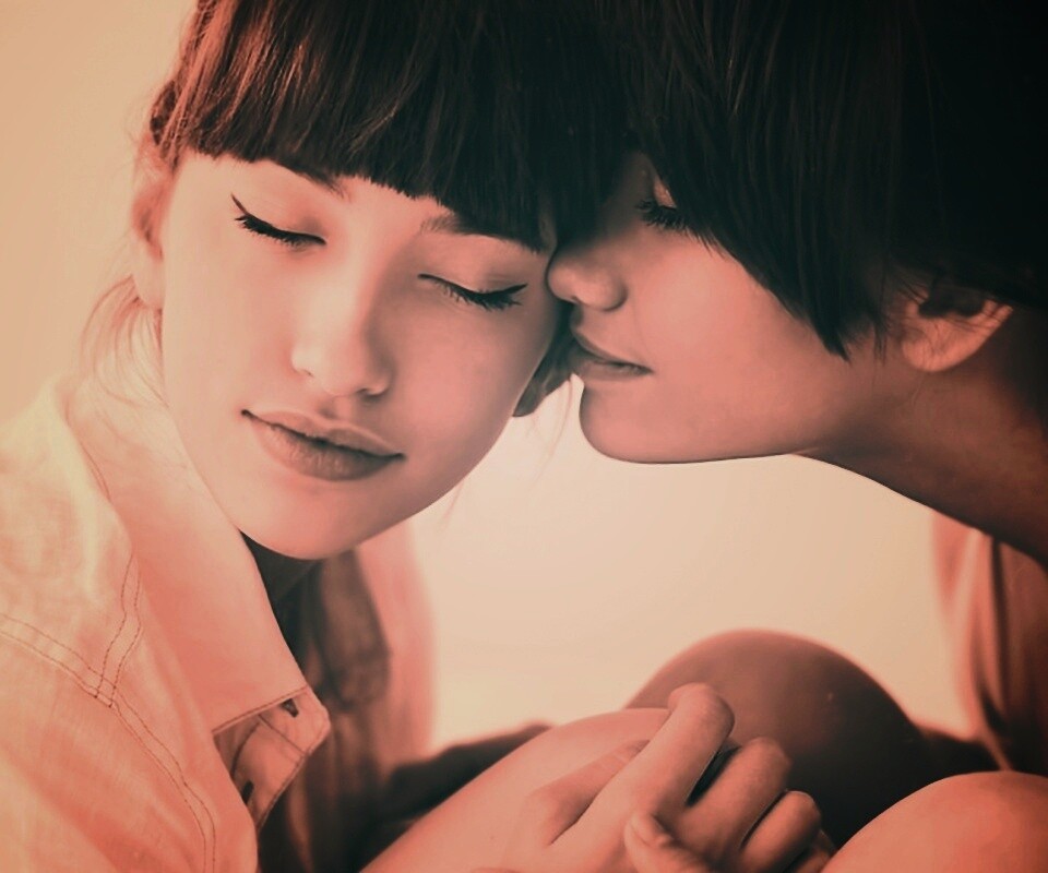 Две очень красивые девушки обои