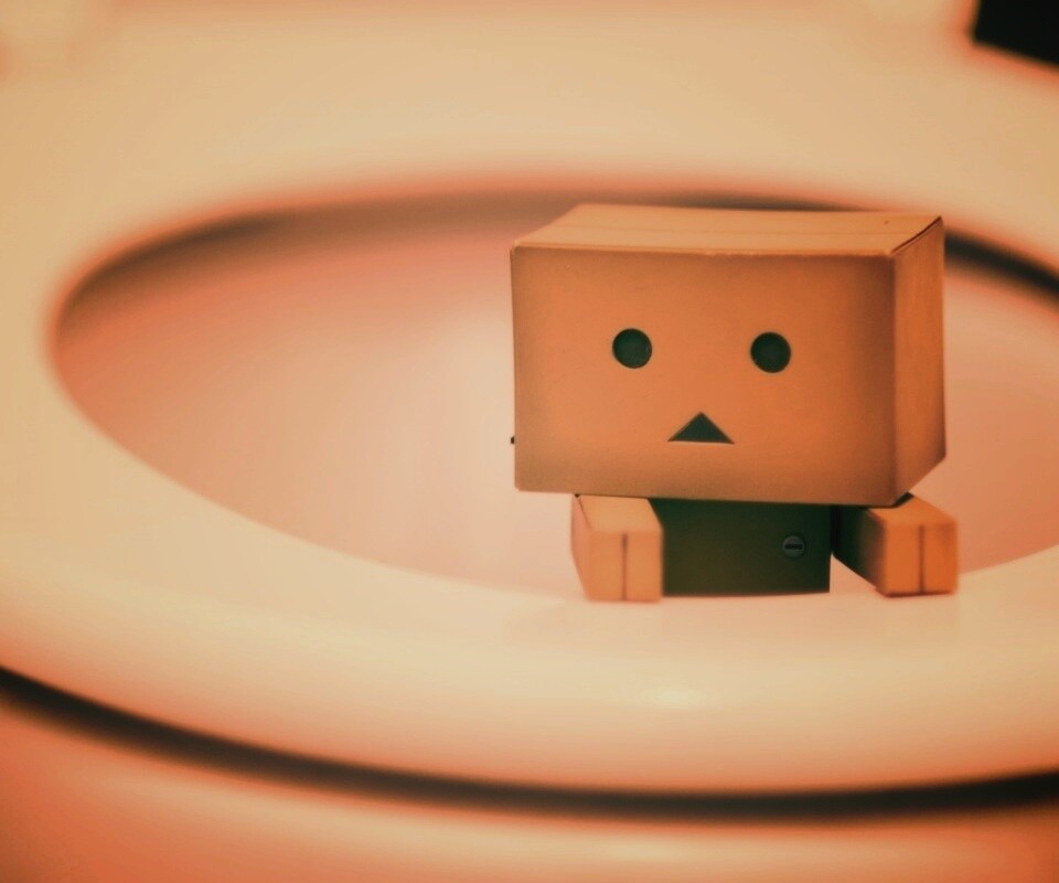 Danbo в унитазе обои