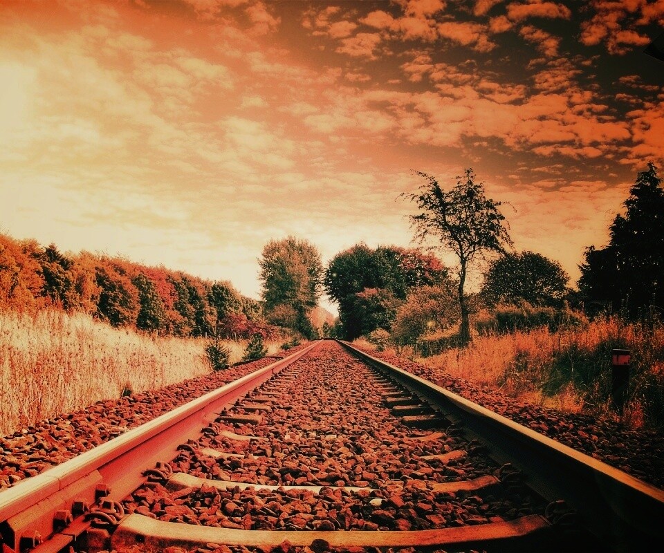 Уходящие в даль рельсы обои