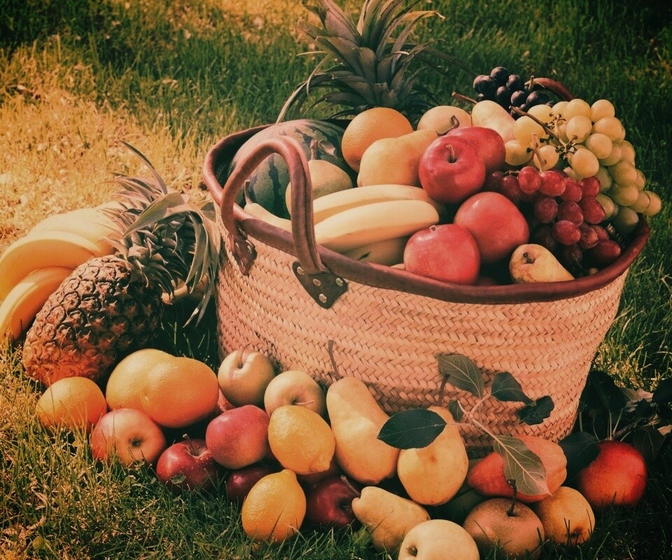 Корзина с фруктами обои