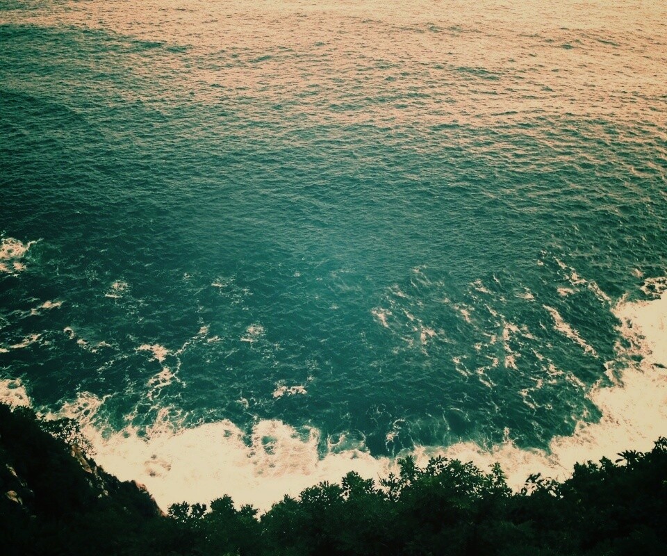 Утёс у красивого моря обои