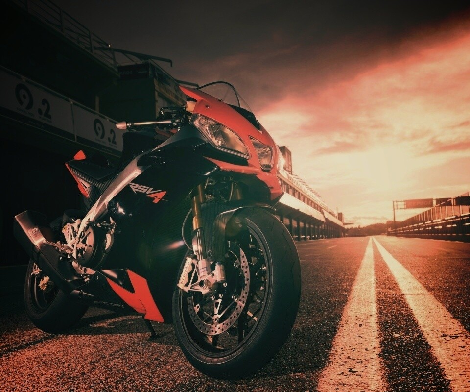 Априлия РСВ4 обои