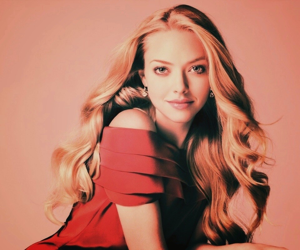 Красавица Аманда Сэйфрид обои