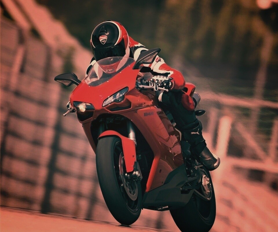Мотоциклист на Дукати 848 обои