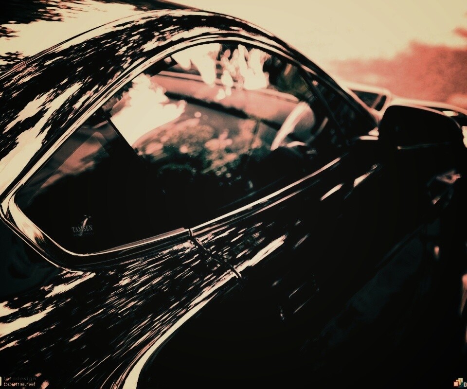 Астон-мартин боковое стекло обои