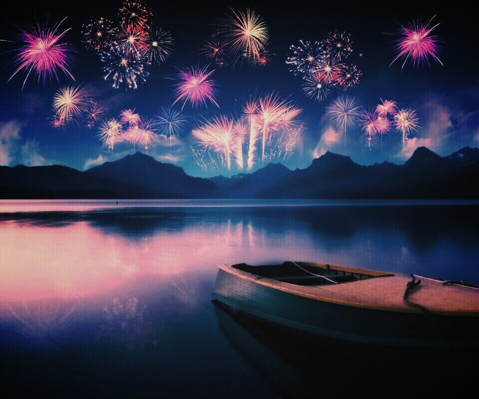 Фейрверк над озером обои
