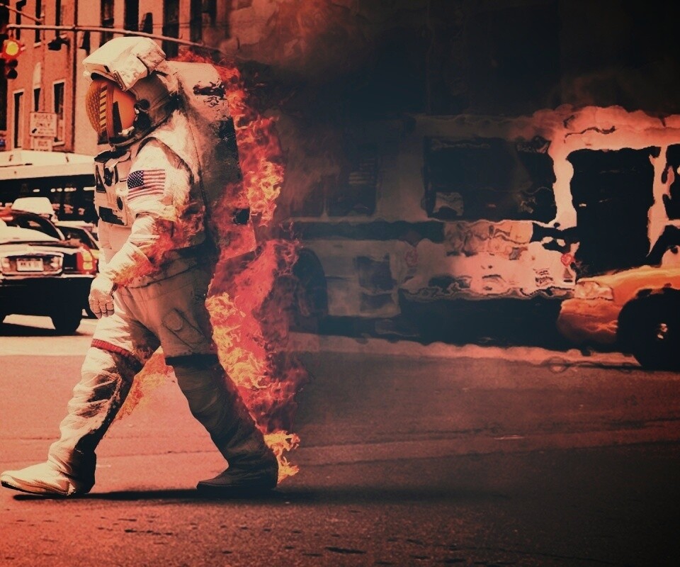 Астронавт в огне обои