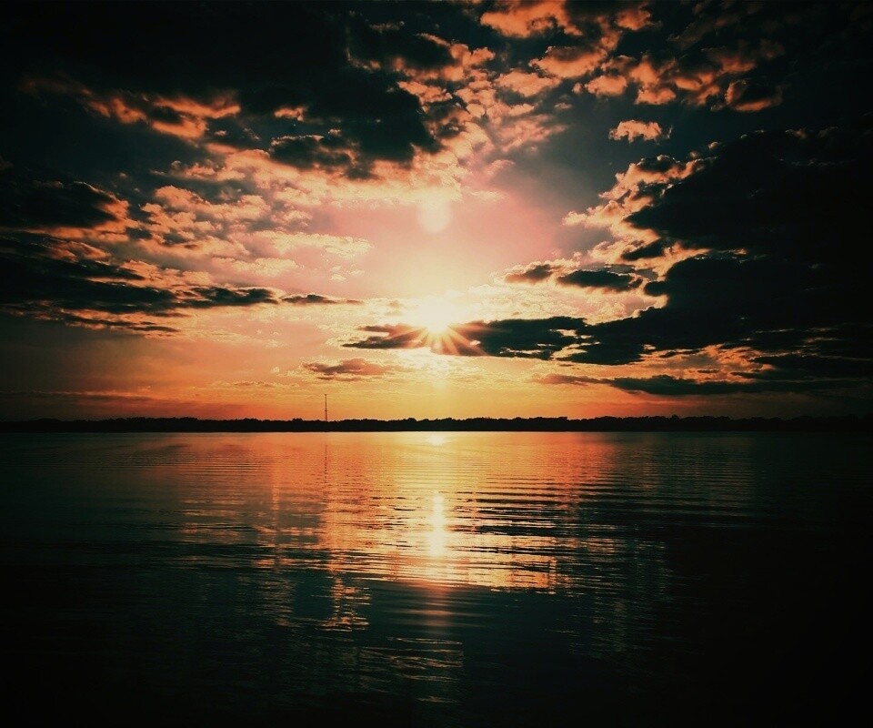 Закат над озером обои