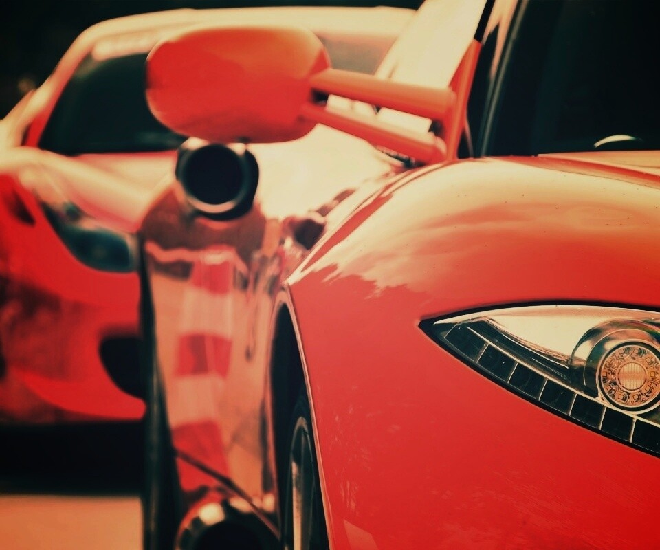 Череда красных автомобилей обои