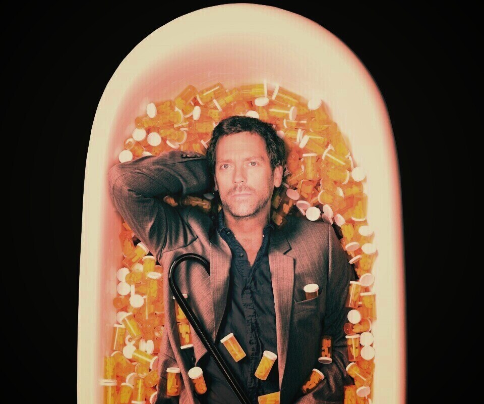 Хаус в ванне с викодином обои