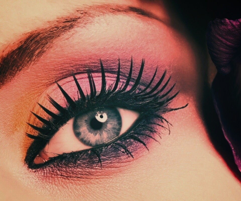 Макияж и цветок обои