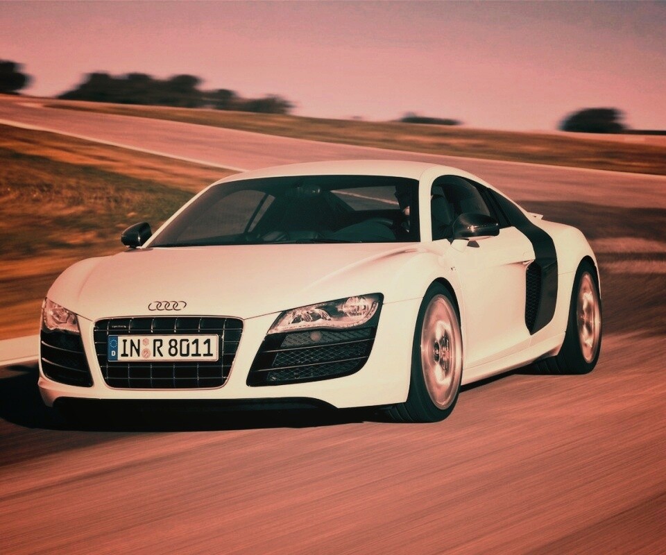 Белый Audi на повороте обои