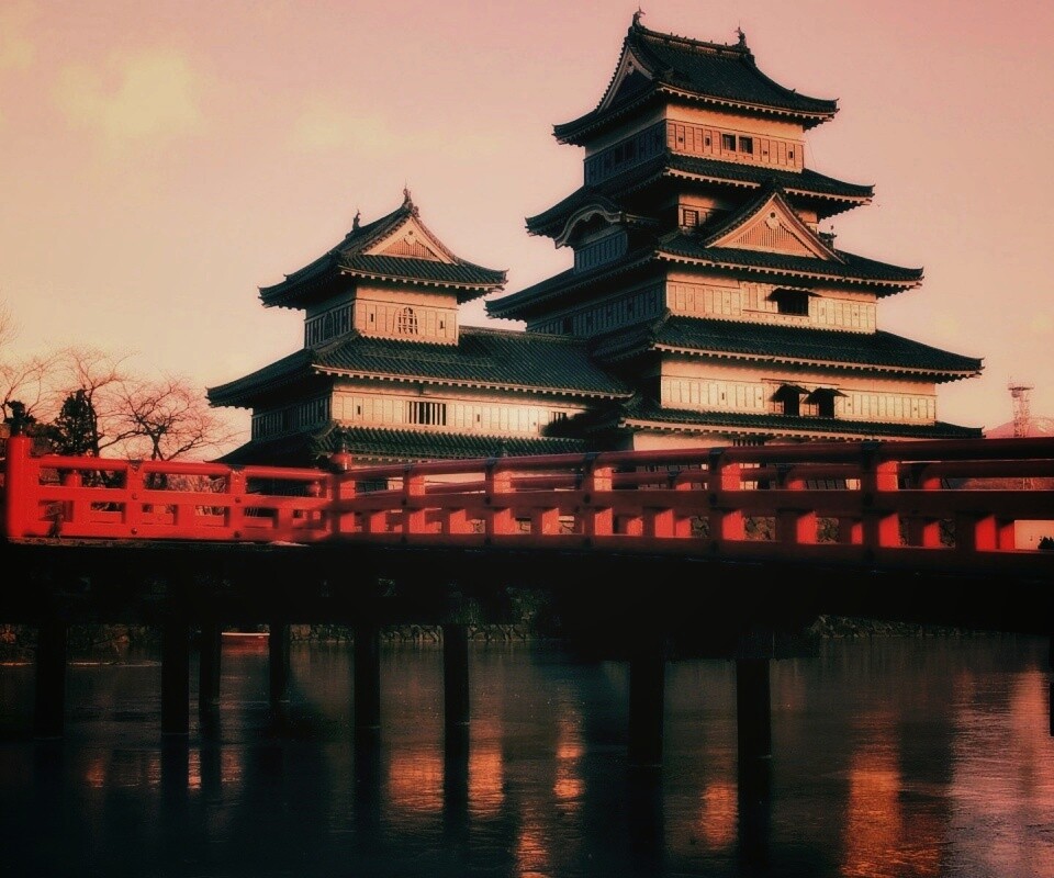 Дом на берегу обои