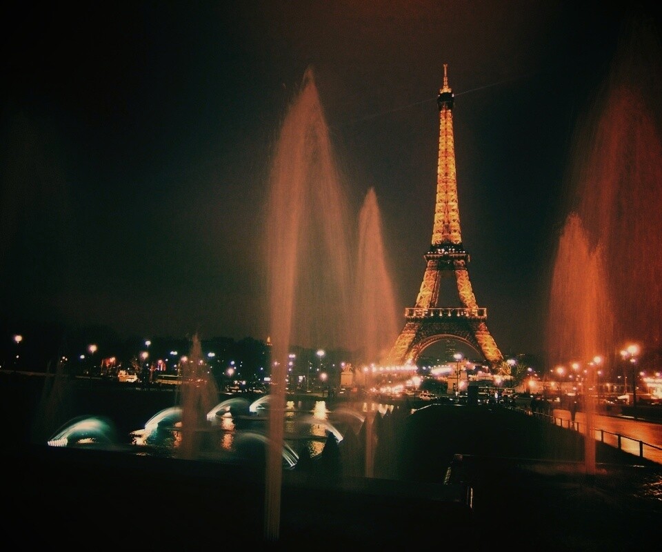 Фонтаны напротив башни Эйфеля обои