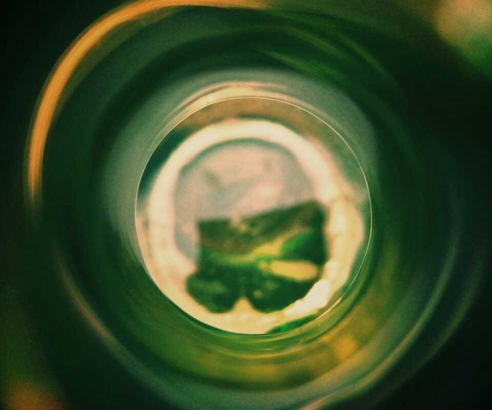 Зеленая бутылка обои