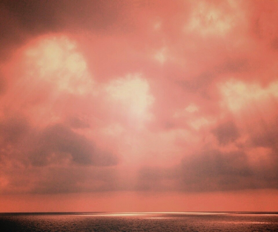 Свет на воде обои