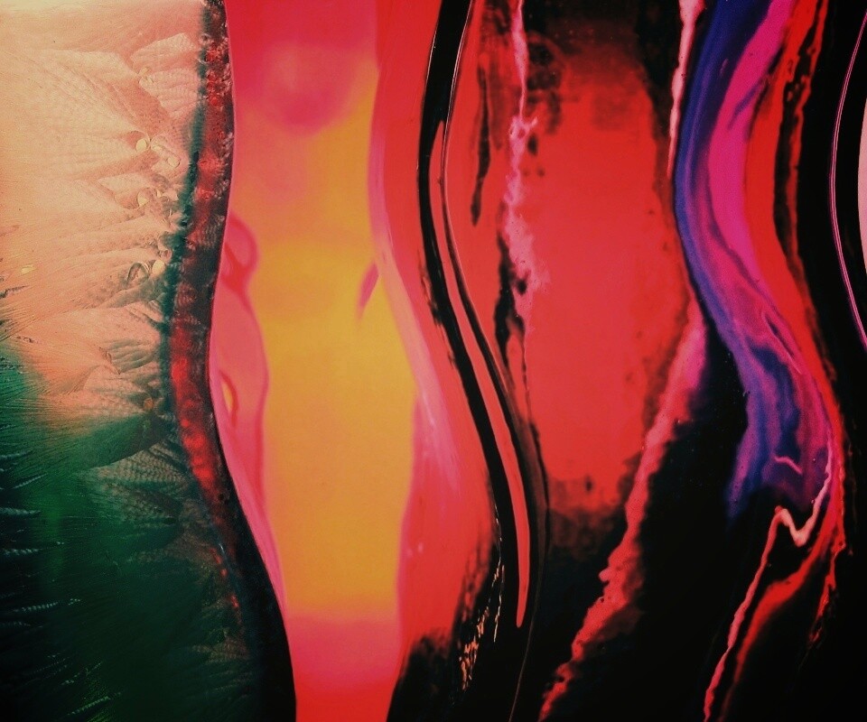 Цветные линии на стекле обои