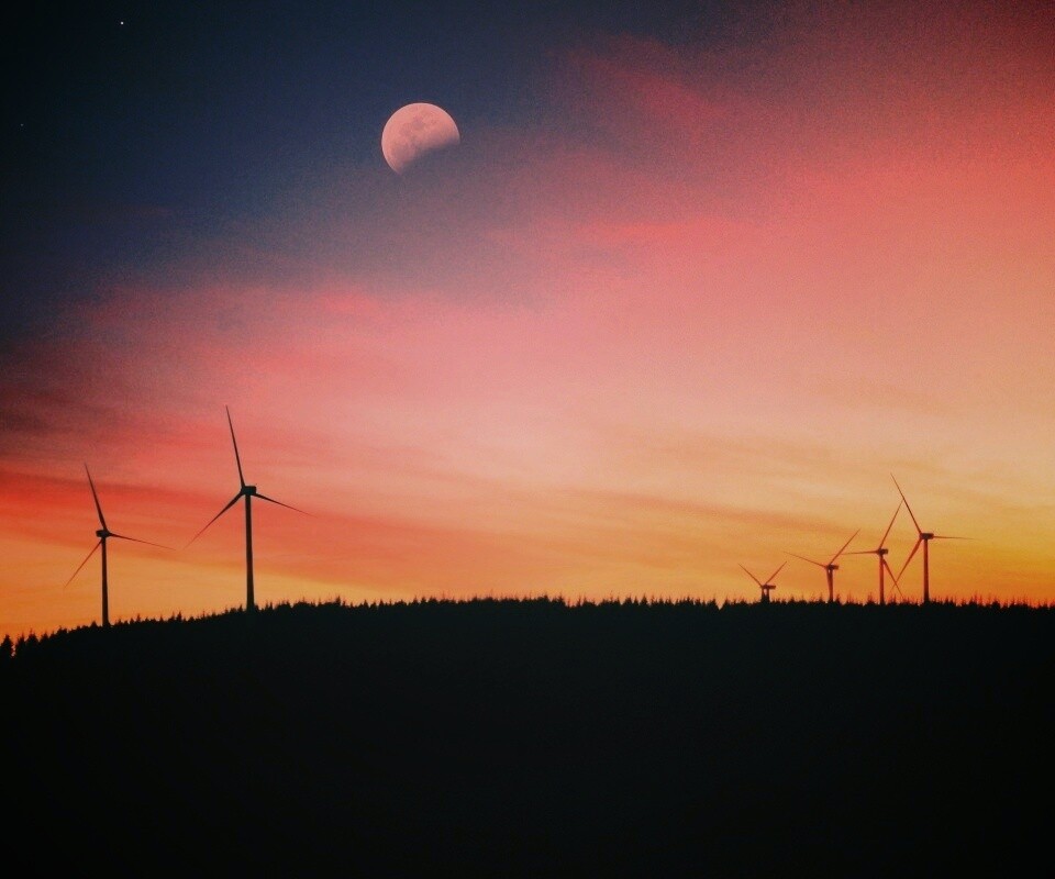 Закат за холмом обои