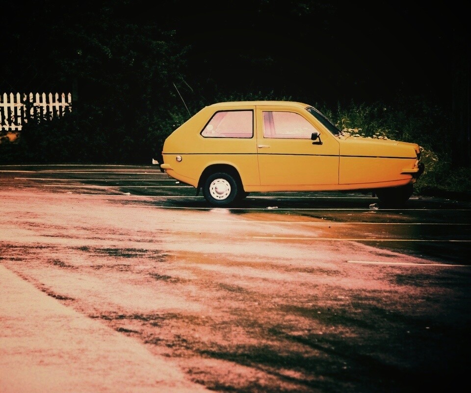 Трёхколёсный ретро автомобиль обои