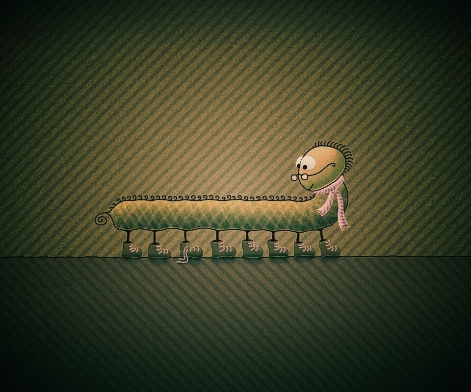 Гусеница в ботинках обои