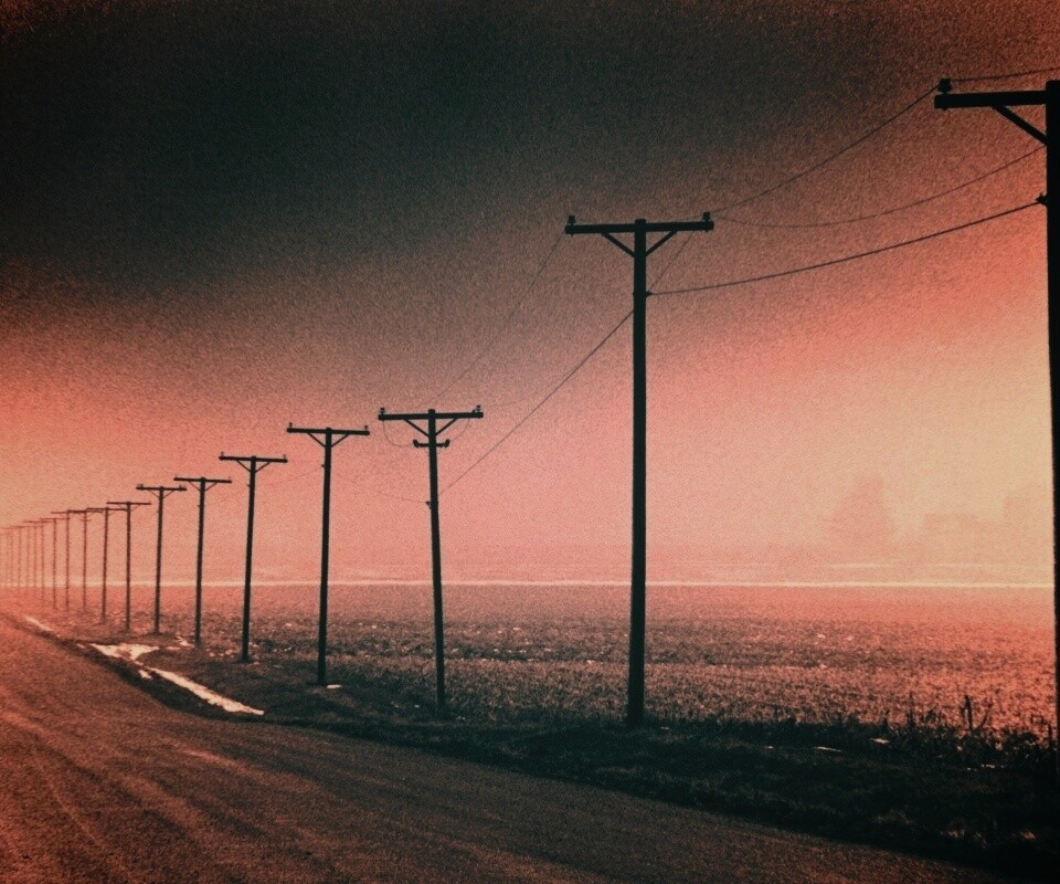 Столбы вдоль дороги обои