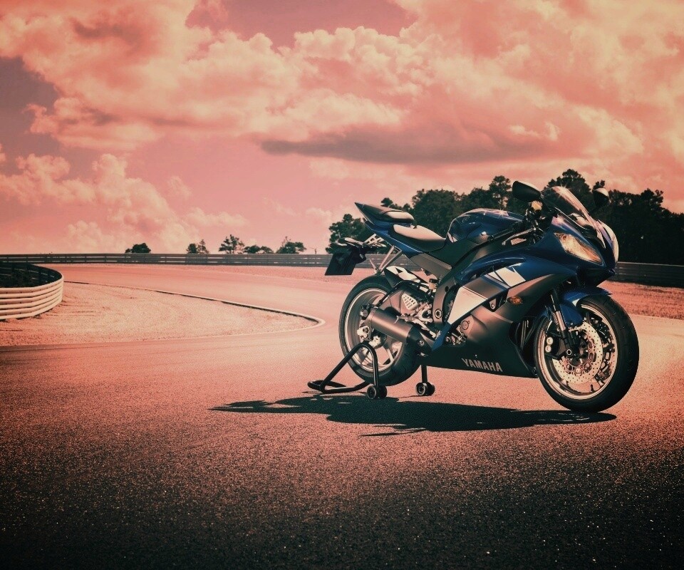 Yamaha R6 на трассе обои